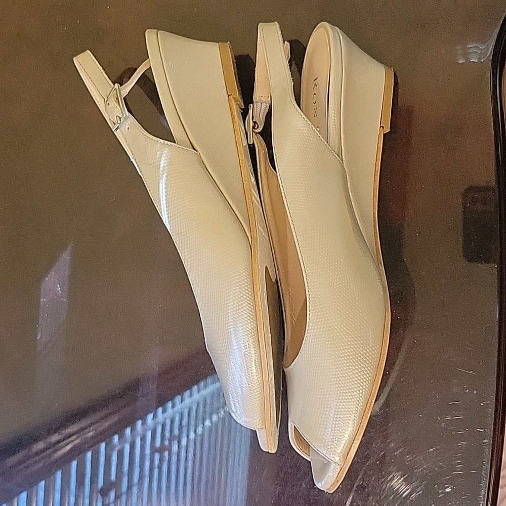 Shoes - Picture 3 of 8